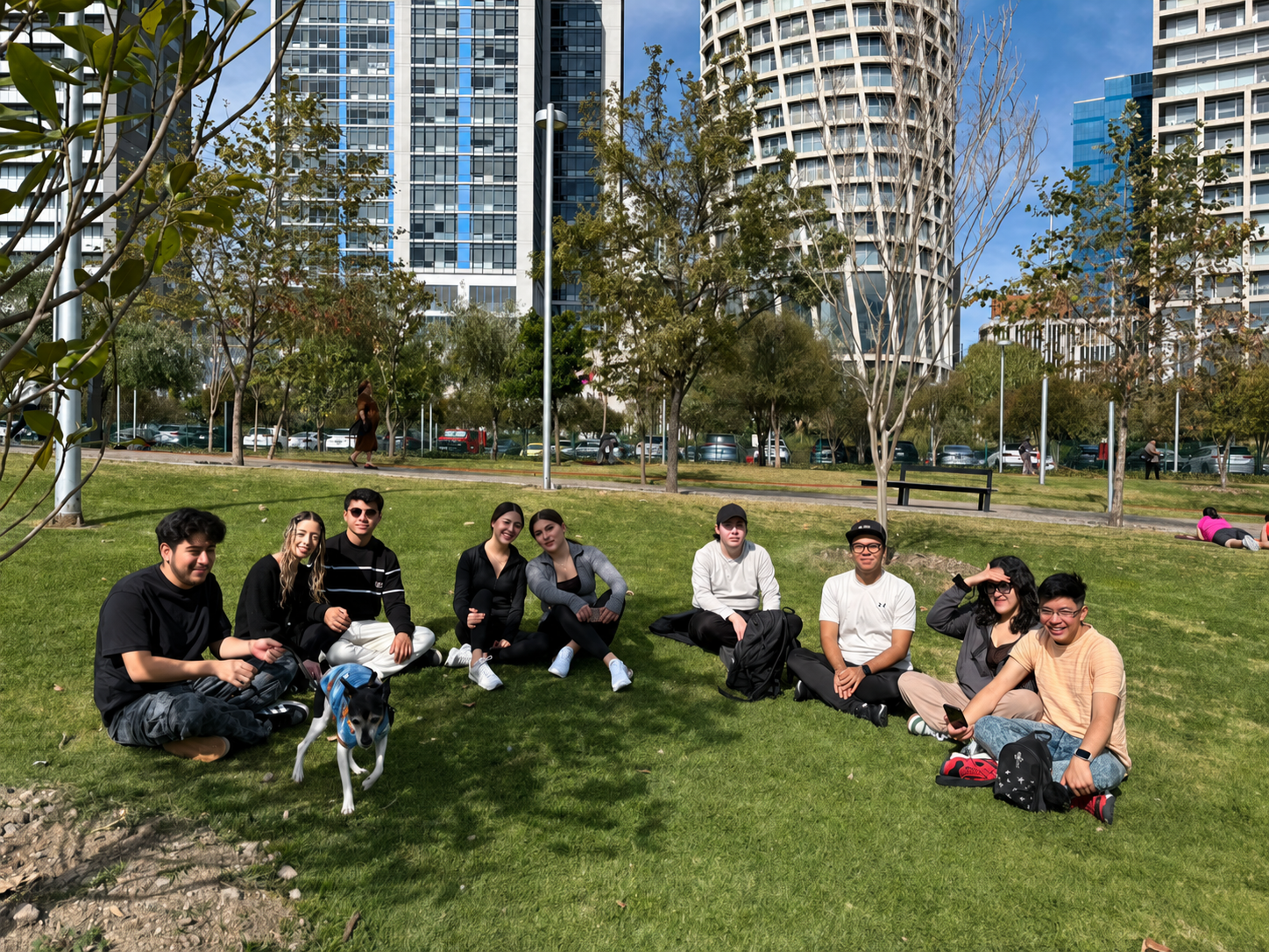 Alumnos en jardín